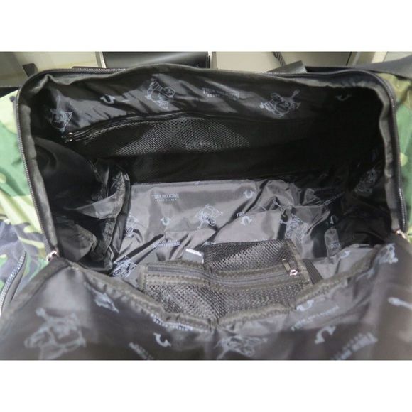 True Religion TR101809 Unisex Medium Camo Tulo Duffle Gym Bag $99 - Picture 6 of 12